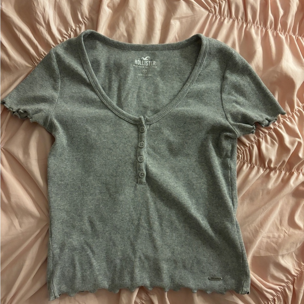 Hollister Gray Ribbed Button-Up Tee